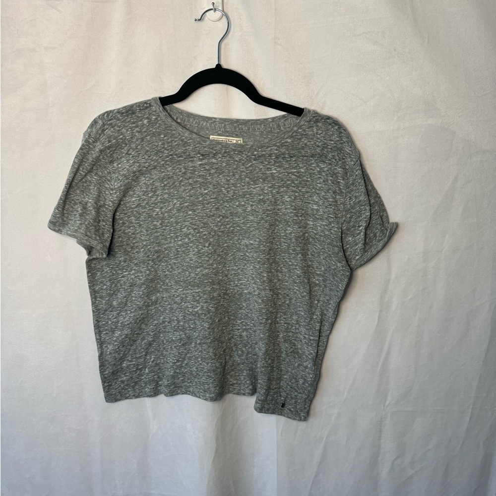 ABERCROMBIE AND FITCH GREY TEE